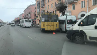 Курьез дня - троллейбус подрезал маршрутку и спровоцировал ДТП