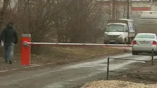 На улице зубковой снесли шлагбаум и парковочные барьеры