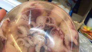 Рязанка выложила в сеть фото тухлых консервов, которые продают в магазинах