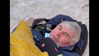 «Хорошие дороги и чистят вовремя»: на улице Завражнова мужчина поскользнулся и сломал ногу