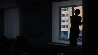 Сегодня хоронят школьника, погибшего при падении  с 17-го этажа