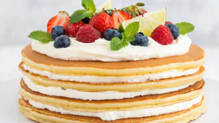 Секрет Масленицы: этот блинный торт с бананами тает во рту, а готовится за 40 минут