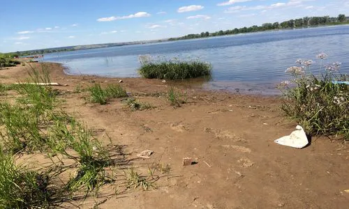 Нижнекамцы оставляют мусор на берегу водоемов