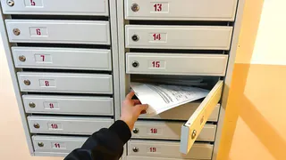 Складировать или рвать? Эксперт поделился, нужно ли хранить квитанции по ЖКХ