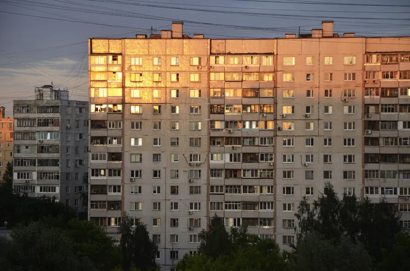 За 5 минут охлаждаем квартиру даже в +40: вот что нужно повесить на окна - эффект лучше, чем от кондиционера