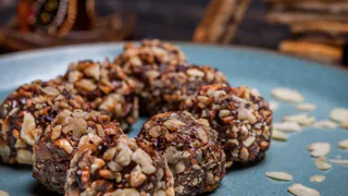 Жарю крупу с какао и убираю в холод на час: шоколадный десерт готов — домашние съедают быстрее «Сникерсов»