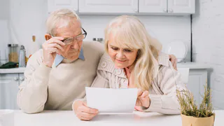 Запретили полностью: для пенсионеров, доживших до 70 лет, введут ограничения с декабря