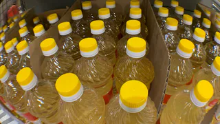 Янтарная гадость в красиво бутылке: Роскачество назвало худшие бренды растительного масла