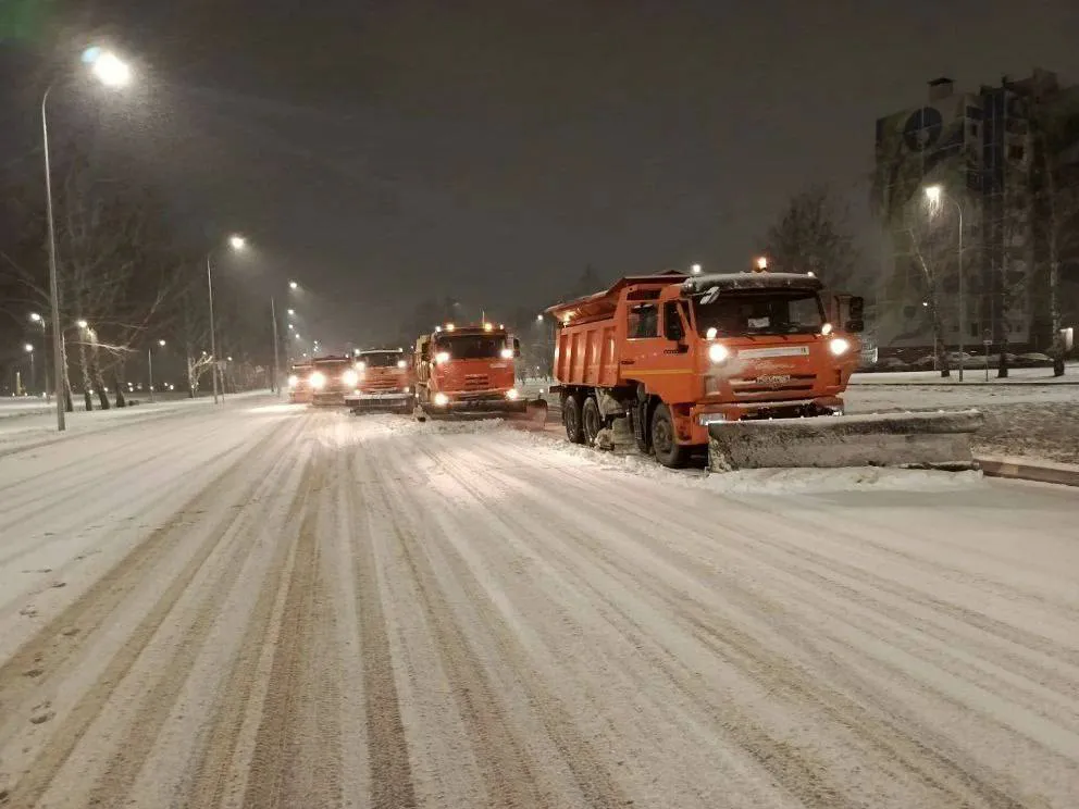 Госавтоинспекция Нижнекамска просит не блокировать проезд: неправильная парковка мешает уборке улиц