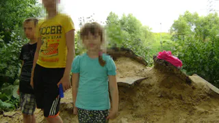 Окраины Дягилева завалены мусором - на помойках играют дети