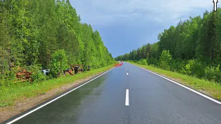 На дорогах Коми за сутки два автомобиля оказались в кювете