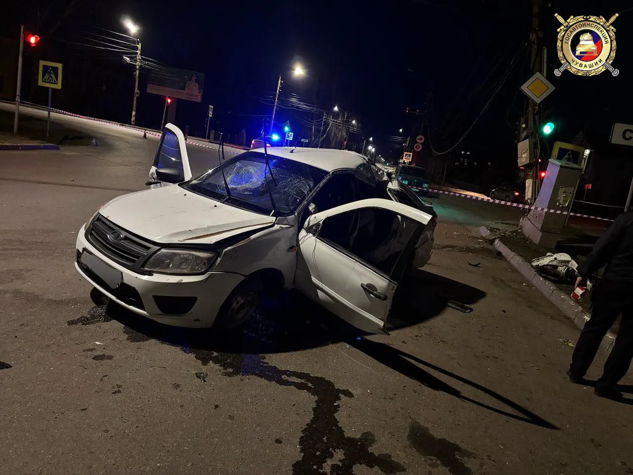 В Чувашии столкновение автомобиля со столбом унесло жизни подростков