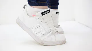 3 капли и трем белую подошву: смоет самые желтые пятна