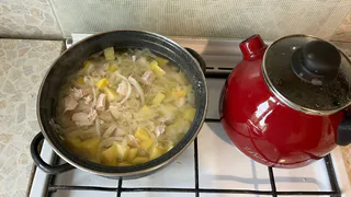 Запомните это раз и навсегда: известный шеф-повар рассказал, нужно ли сливать первую воду при варке мяса