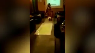 В соцсетях распространяется видео, где группа мужчин на корпоративе играет в боулинг людьми