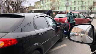 Первомайский проспект встал: на дороге произошло сразу две аварии