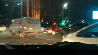 В сети появился видеоролик момента столкновения трёх иномарок на площади Ленина