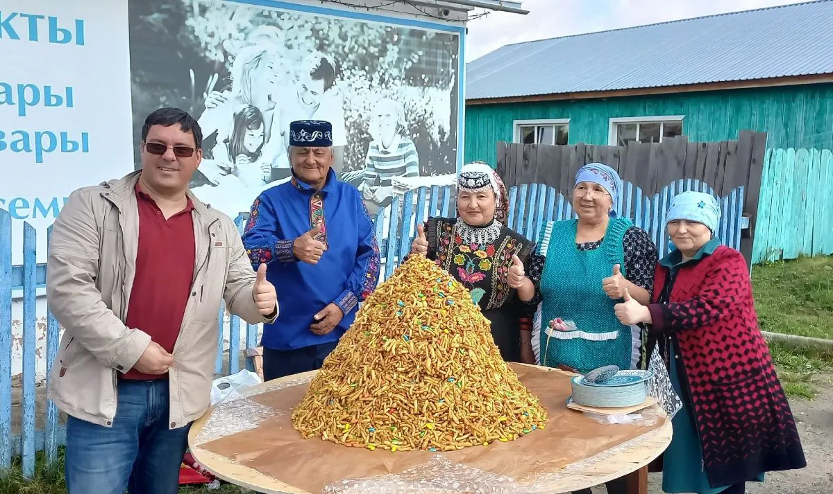 На празднике традиций в Челябинской области приготовили гигантский чак-чак