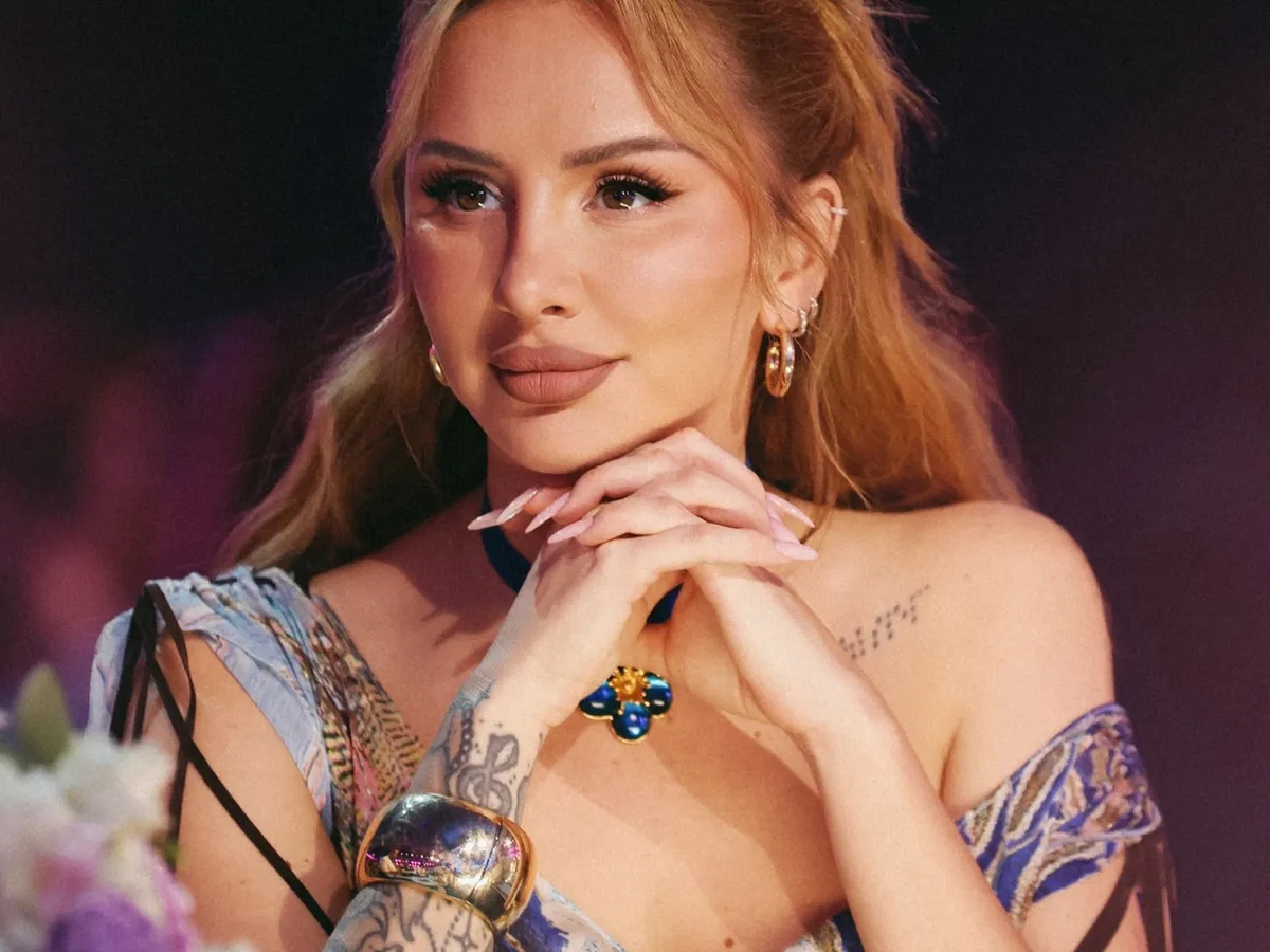 Анна Асти требует миллион за татарский кавер песни «По барам»