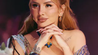 Анна Асти требует миллион за татарский кавер песни «По барам»