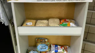 "Полки добра": в Магнитогорске нуждающимся раздают продукты