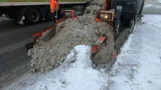 74 единицы техники расчищают Брянск от снега