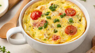 Я не варю и не жарю яйца: мой утренний лайфхак — пышный омлет в кружке за 3 минуты