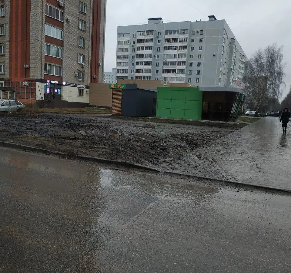 Обещали брусчатку — получили грязь: жители Нижнекамска шлют власти фото последствий «ремонта»
