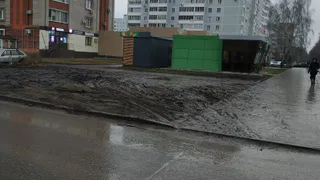 Обещали брусчатку — получили грязь: жители Нижнекамска шлют власти фото последствий «ремонта»