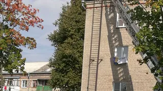 В Приокском мужчина едва не спрыгнул с крыши