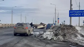 На Солотчинском шоссе утром 29 февраля перевернулась легковушка