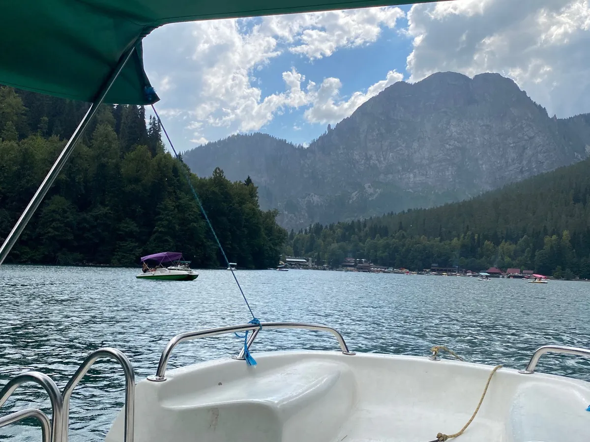 «В этот красивый ад больше ни ногой»: откровения российских путешественников об отдыхе в Абхазии