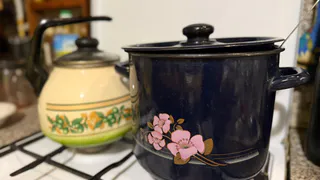 Соседка показала сверхмощное чистящее за копейки: по её рецепту дно кастрюли от нагара очистилось всего за 5 минут