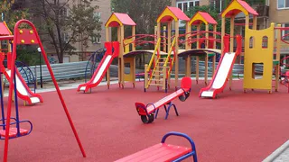 В Пензе на 40 детских площадках установят 89 новых игровых элементов