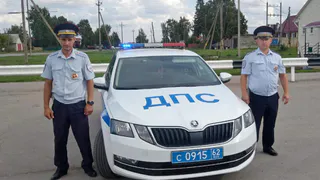 Рязанские сотрудники ГИБДД домчали задыхающегося малыша до больницы