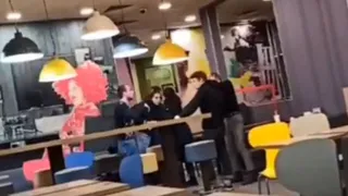 Пьяный мужчина 20 февраля устроил дебош в «Макдональдсе» в центре Рязани