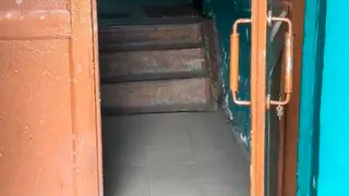 Отсутствие пандуса в подъезде мешает нормально жить ребенку-инвалиду в Головино