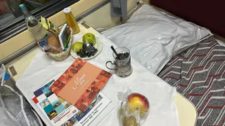 Заняли свои нижние полки в купе и столкнулись с гневом попутчиков: наш алгоритм действий - сохраняет нервы в пути