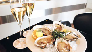 Пенсионер начал продавать билеты на собственные похороны