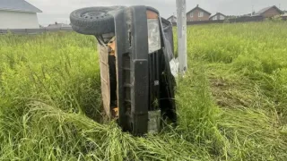В Удмуртии подросток без прав разбил купленный с друзьями "ВАЗ" и попал в больницу 
