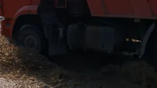 Мэрия Рязани: причину потопа на Московском устранят к утру, движение перекрывать не будут