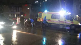 На улице Дзержинского под колесами автомобиля оказался человек