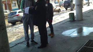 Рязанские полицейские штрафуют студентов за курение в общественном месте