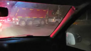 Из-за отключенного светофора: на Куйбышевском шоссе столкнулись большегруз и легковушка