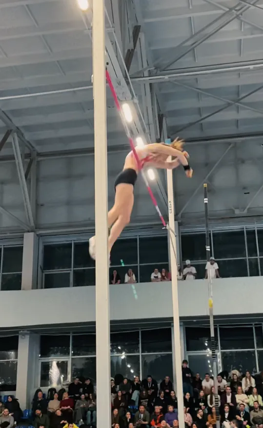 Взяли новую высоту: в Челябинске на Мемориале Лукашевича-Середкина поставлен рекорд в прыжках с шестом