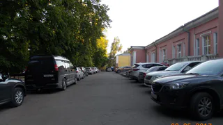 Рязанский парк превратился в автомобильную парковку