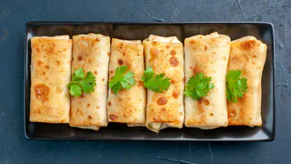 Хрустящие рулетики из лаваша: ваша идеальная закуска всего за 20 минут