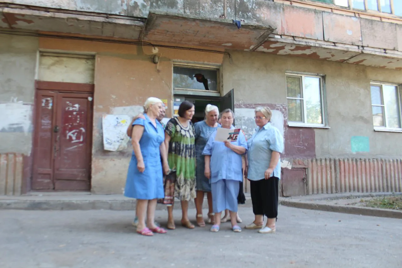 Горожане обнаружили свой облезлый дом в красивой брошюре депутата…капитально отремонтированным