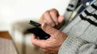 Мошенники, которые притворяются медиками, ставят диагнозы по телефону