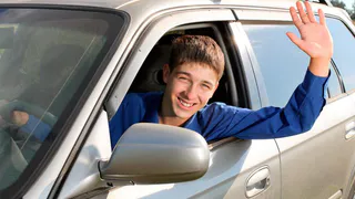 Россиянам напомнили, кто может получить водительские права бесплатно